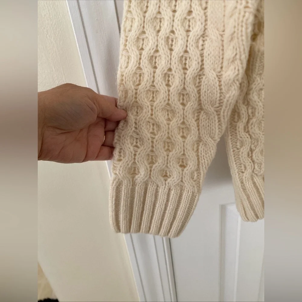 Brandy Melville LADIES’ OVERSIZE CREAM CABLE KNIT SWEATER Cardigan NEW NWT O/S - Picture 6 of 9